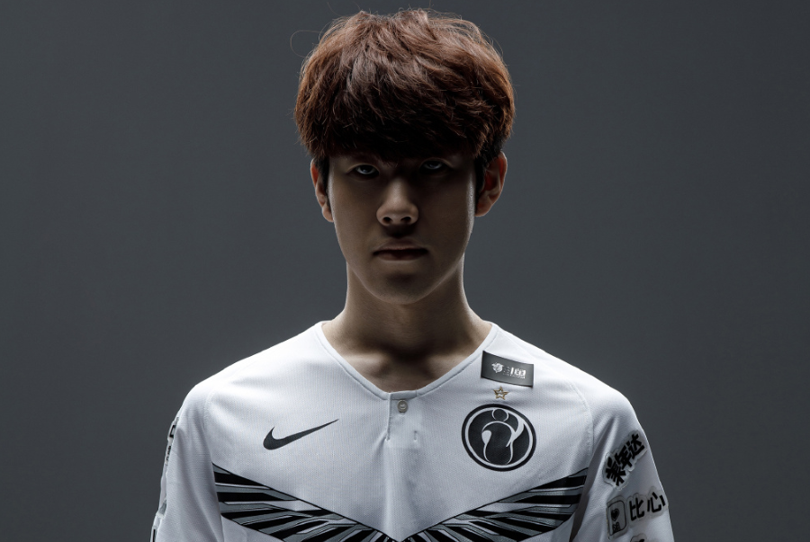 【视频】德杯预选赛芒果鱼队内讧队长遭踢出，UZI全程围观